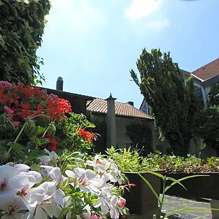 Michels Garni Hotel 3*